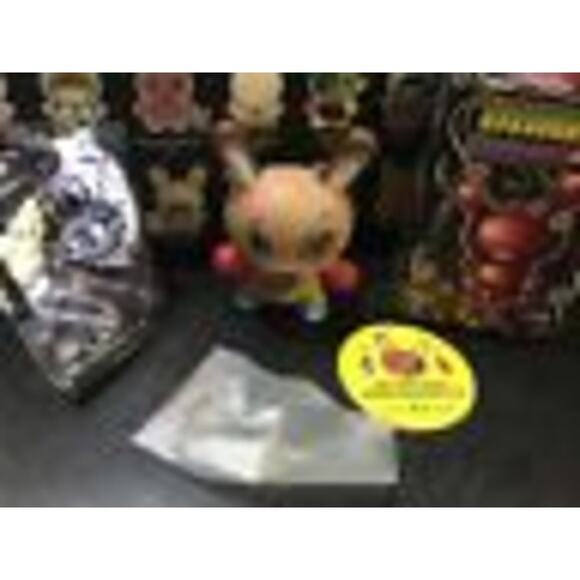 Kidrobot Dunny Fatale Series Alexandra Anderson 3" Kangaroo with Baby Dunny - Picture 4 of 5